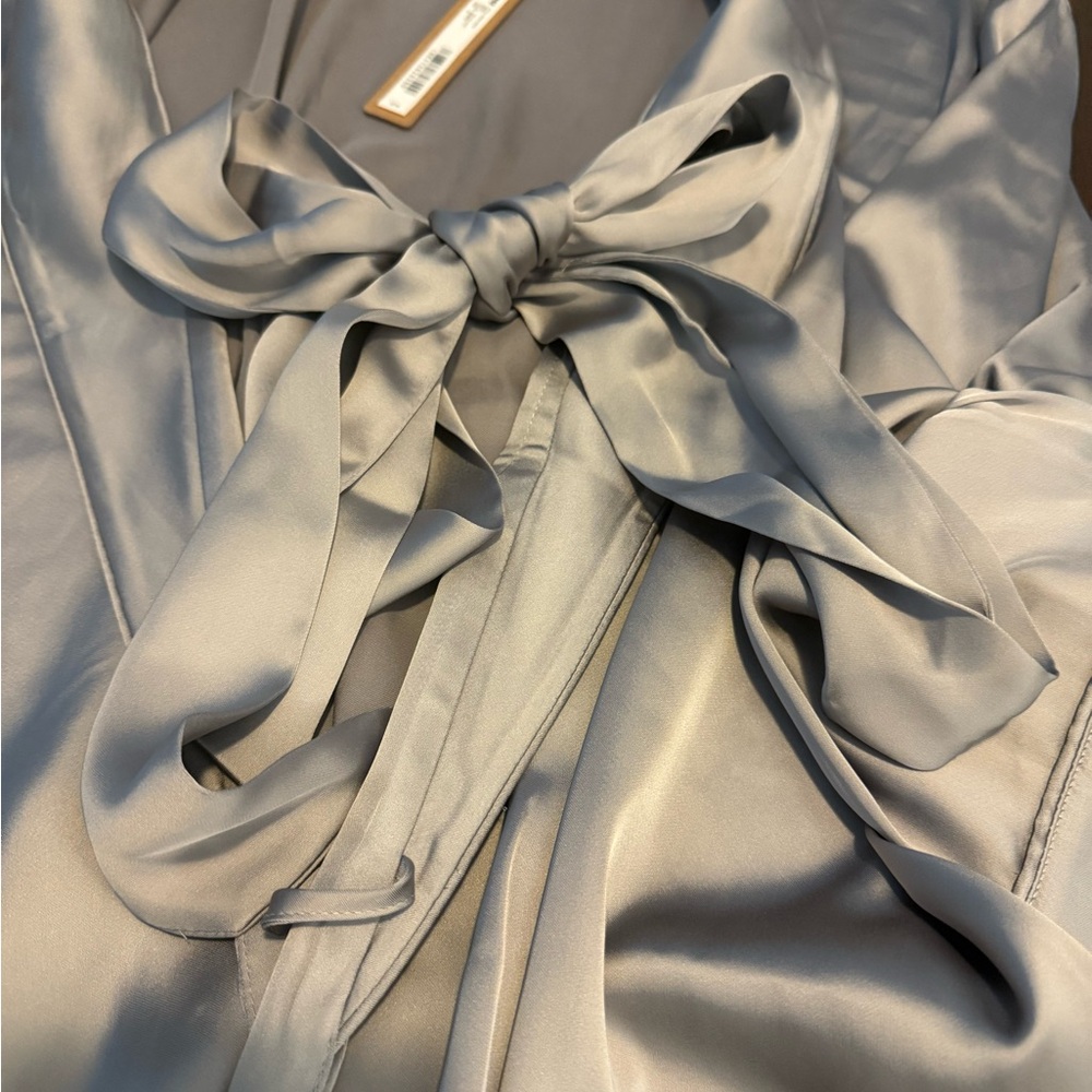 SKIMS Satin Tie-Waist Robe in Light Silver Gray